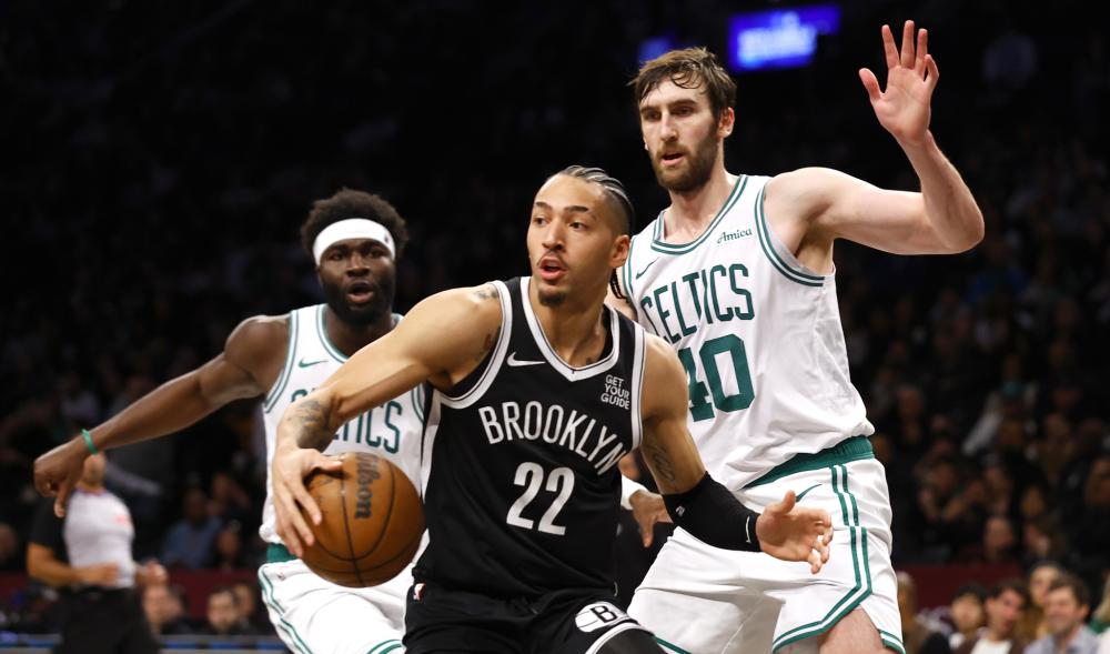 打入球网 打入球网