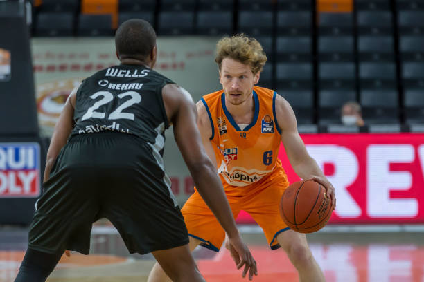 让球员们在 让球员们在